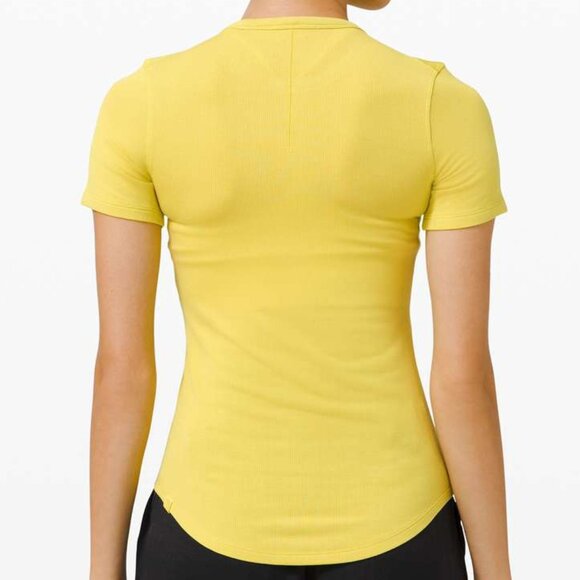 NEW Lululemon Hold Tight Short Sleeve Tee Yellow Serpentine size 4 - Picture 4 of 6